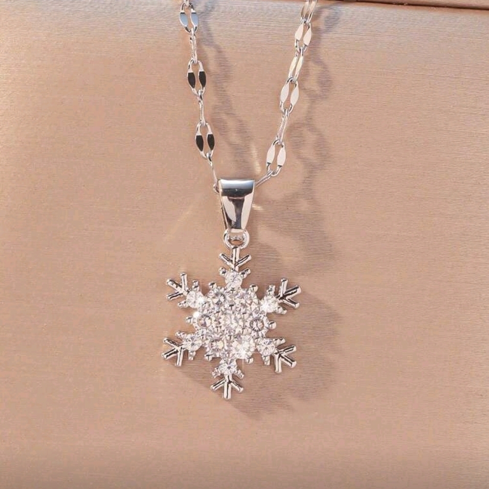 Elegant Silver Snowflake Pendant Necklace